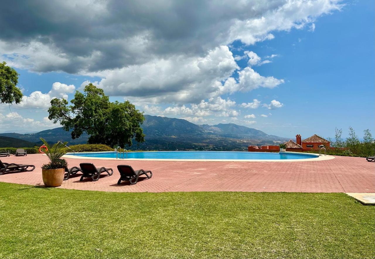 Bright Apartment In The Hills Of Elviria 말라가 외부 사진