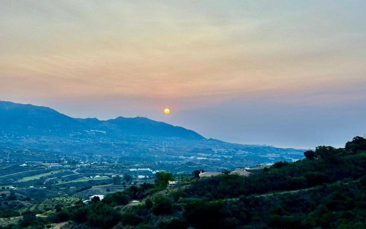 Bright Apartment In The Hills Of Elviria 말라가 외부 사진
